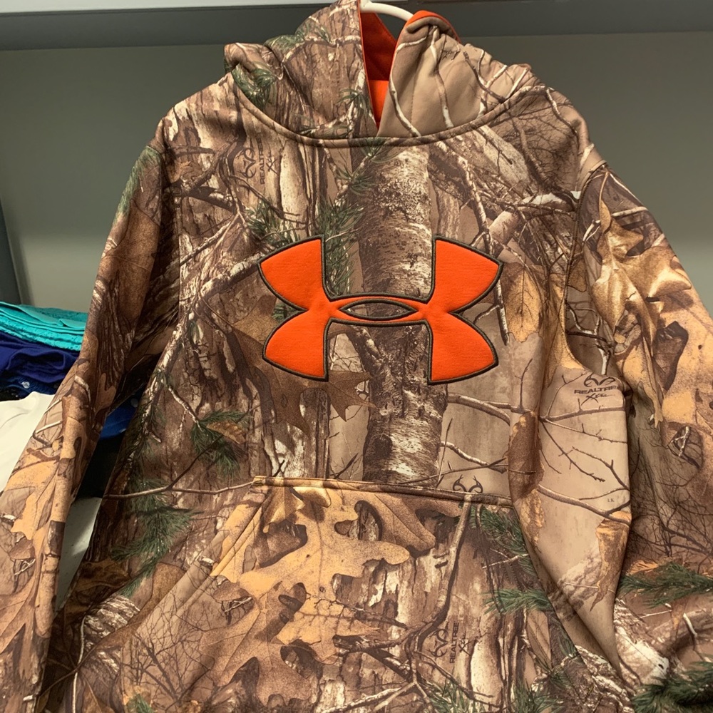 Boys Medium UA sweatshirt brand new condition